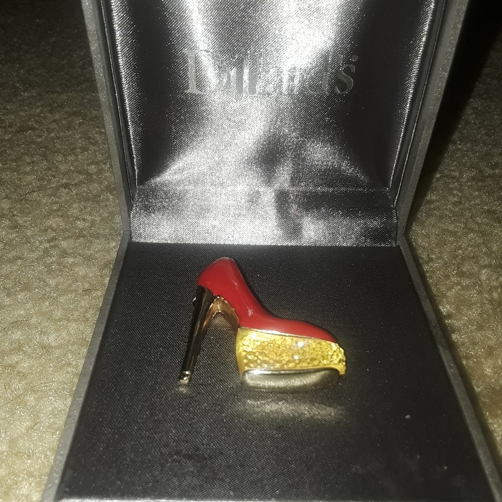 Red/Gold Heel Wearable Pin